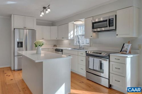 1145 Fox Ridge Dr, Earlysville, VA 22936-9565