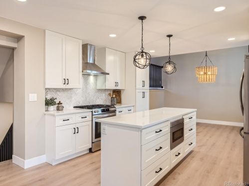 7083 Oneida Cir, Englewood CO  80112-1125 exterior