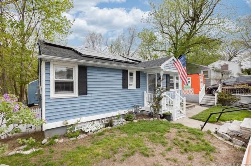 71 Brookview Ave, Waterbury, CT 06706-2705