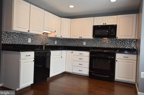 9426 Candleberry Ct, Springfield VA  22015-3252 exterior