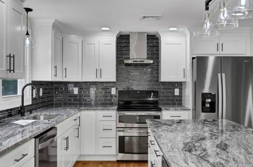 19 Mohawk Cir, Windsor CT  06095-2656 exterior