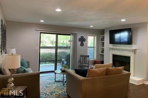 1702 Cumberland Ct, Smyrna GA  30080-8660 exterior