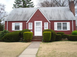 258 Monroe Ave, Wyckoff, NJ 07481-1913
