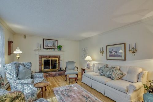 331 Main St, East Hampton, CT 06447-1243