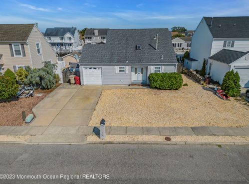 75 Topsail Ct, Berkeley Township, NJ 08721-1409