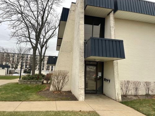 9098 Terrace Dr, Niles IL  60714-5810 exterior
