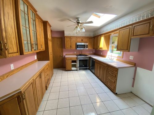 327 Harmony Dr, North Aurora, IL 60542-1549
