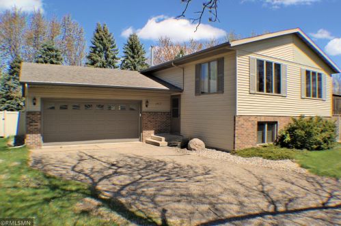 2417 Meadow Ct, Saint Cloud, MN 56301-4910