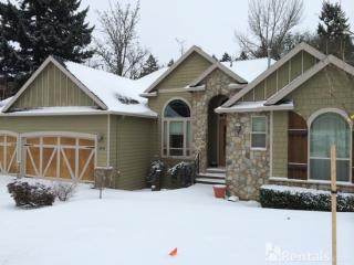 8144 Buford Ln, Portland OR  97236-7216 exterior
