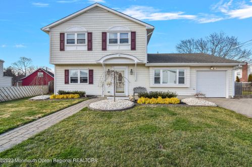 16 Galway Dr, Hazlet, NJ 07730-1112