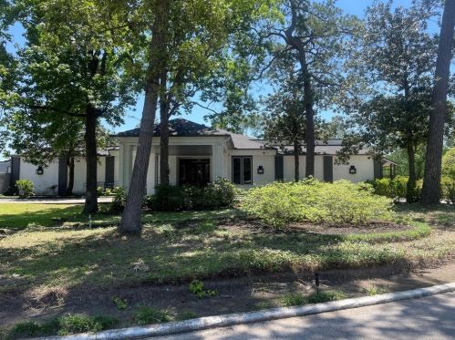 612 Arkansas Park, Conroe TX  77302-1037 exterior