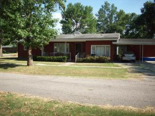 201 Girard St, Erie, KS 66733-1113