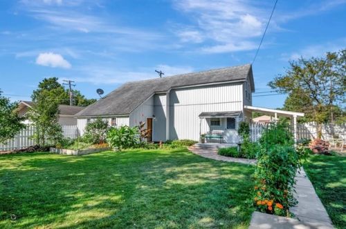 227 Locust St, Momence, IL 60954-1231