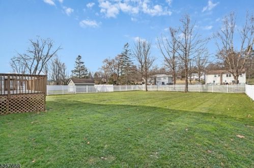 18 Meadow Ln, Hackettstown NJ  07840-4116 exterior