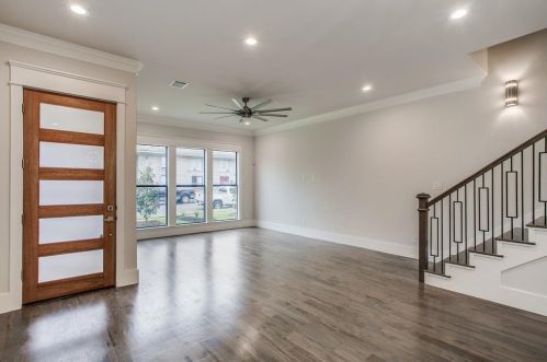 729 9th St, Dallas, TX 75208-4901