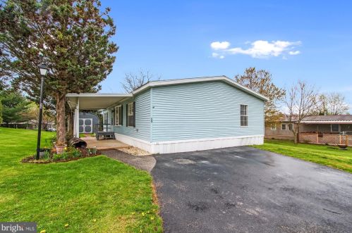 59 Meadowview Dr, York, PA 17315-3078