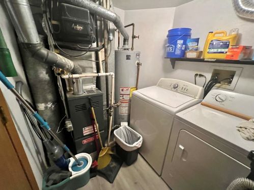 1122 Bradbury Cir, Carol Stream IL  60188-3903 exterior