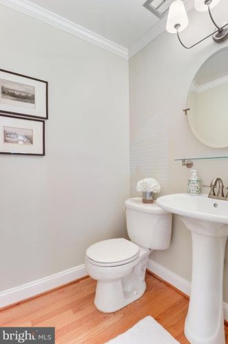 5940 Queenston St, Springfield VA  22152-1731 exterior