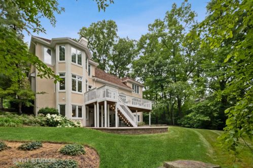 9301 Falling Waters Dr, Willowbrook IL  60527-0718 exterior