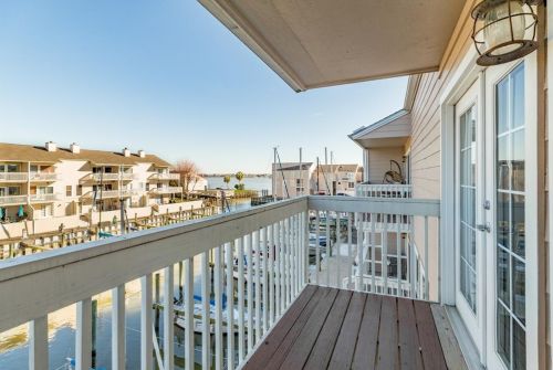 22 Mariner Village Dr, Taylor Lake Village TX 77586-5448 exterior