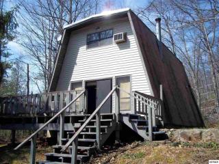 2032 Beach Front Dr, Pigeon Forge, TN 37876-8960