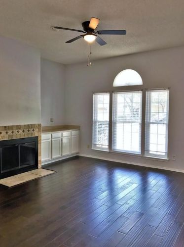 713 Berkley Plz, Irving TX  75061-7585 exterior