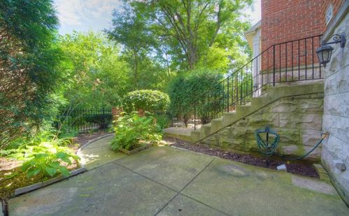 824 Shandrew Dr, Naperville, IL 60540-8223