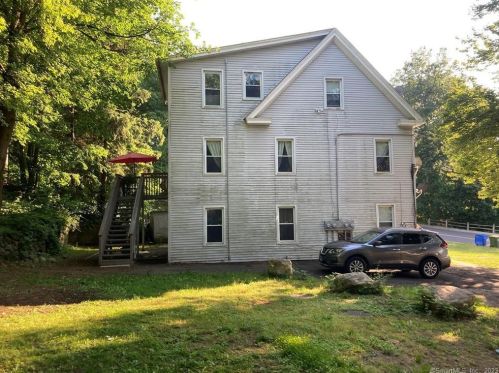 1110 Pearl Lake Rd, Waterbury, CT 06706-2229