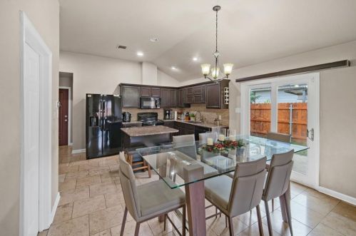 120 Geronimo Cv, Uhland TX 78640-4622 exterior