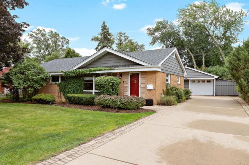 2543 Pick Dr, Glenview, IL 60025-4701