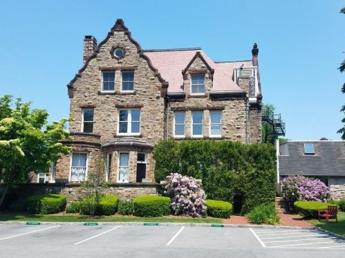 364 Bellevue Ave, Middletown RI  02840-3578 exterior