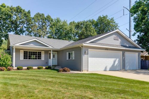 3006 Lee Ave, Waukegan, IL 60085-1206