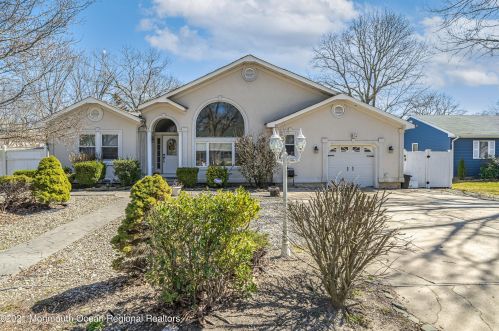 241 Juniper Ln, Lacey, NJ 08731-2901