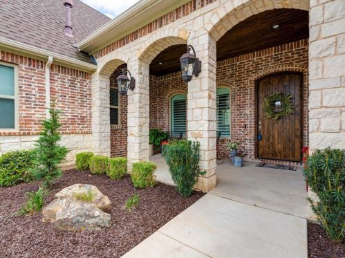 8704 Stewart Dr, Fort Worth TX  76182-4248 exterior