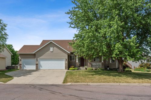 1155 Kingswood Cres, Faribault, MN 55021-5547