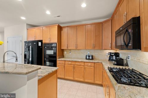 19506 Front St, Leesburg, VA 20176-6552