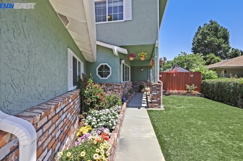 19012 Mayberry Dr, Hayward, CA 94546-3051