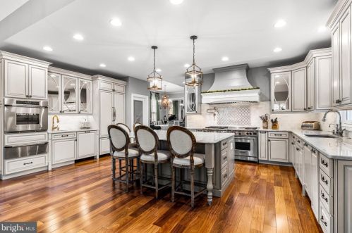 114 Kings Hwy, Tavistock NJ 08033-1981 exterior