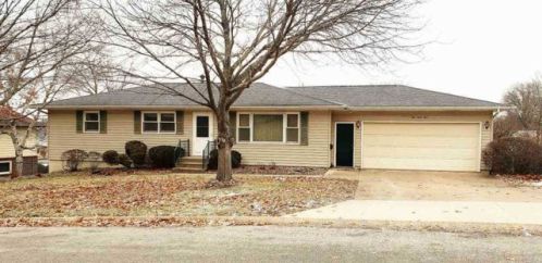 141 Oakwood Pl, Geneseo, IL 61254-1905