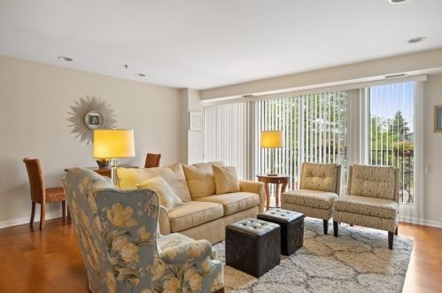 4030 Arbor Ln, Northfield, IL 60093-3363