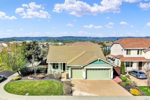 412 Mount Vernon Cir, Vacaville, CA 95688-9495