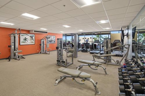 2470 Kalakaua Ave, Honolulu HI  96815-3265 exterior