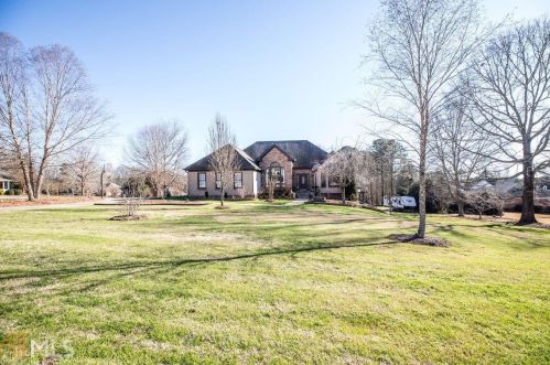 303 Shady Valley Dr, Carrollton, GA 30116-6474