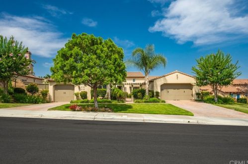5871 Via Las Nubes, Riverside, CA 92506-3667