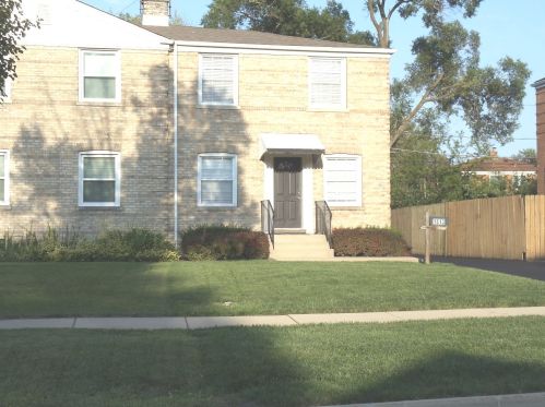 1813 Orchard St, Des Plaines, IL 60018-2331
