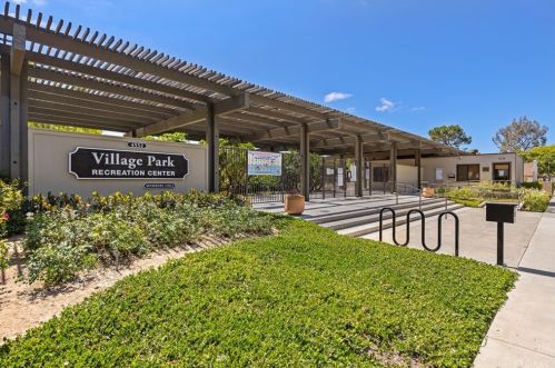 20 Spicewood Way, Irvine CA  92612-2721 exterior