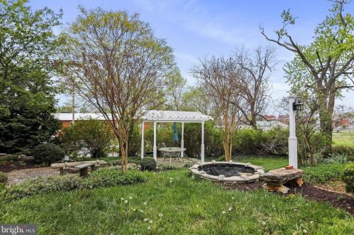 328 Mildred St, Charles Town WV  25414-1834 exterior