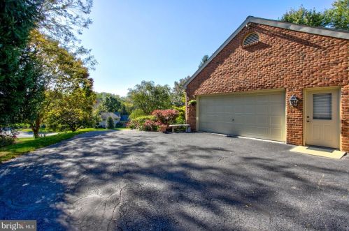 150 Bentley Ln, Lancaster PA  17603-6223 exterior