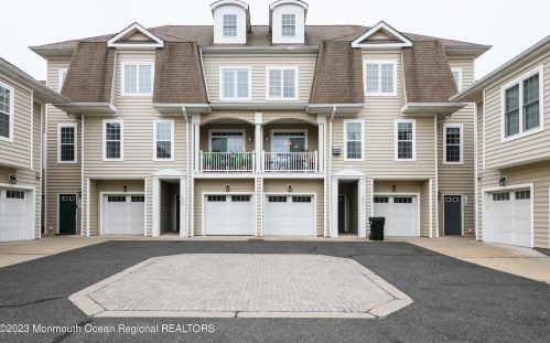 1008 Abby Rd, Middletown, NJ 07748-6500