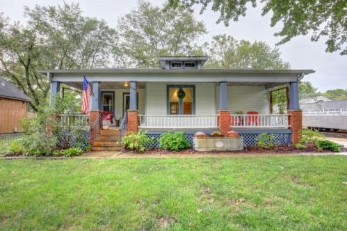 105 Brady Ln, Urbana, IL 61802-4601